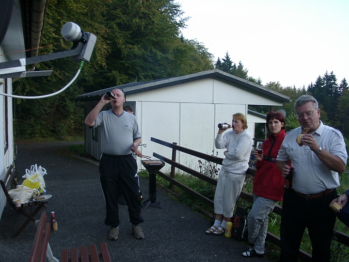 09290011.JPG - Zeltplatz am Waldhaus Ruppertus: Warmtrinken...