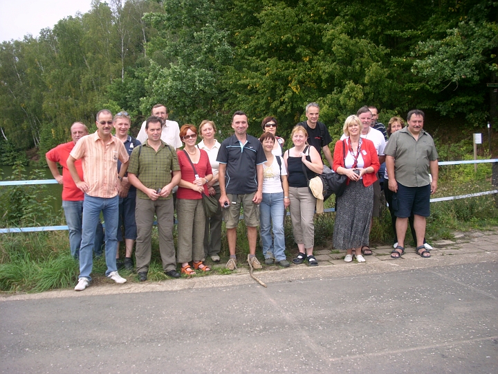 JD800339.JPG - Gruppenbild an der Koberbachtalsperre