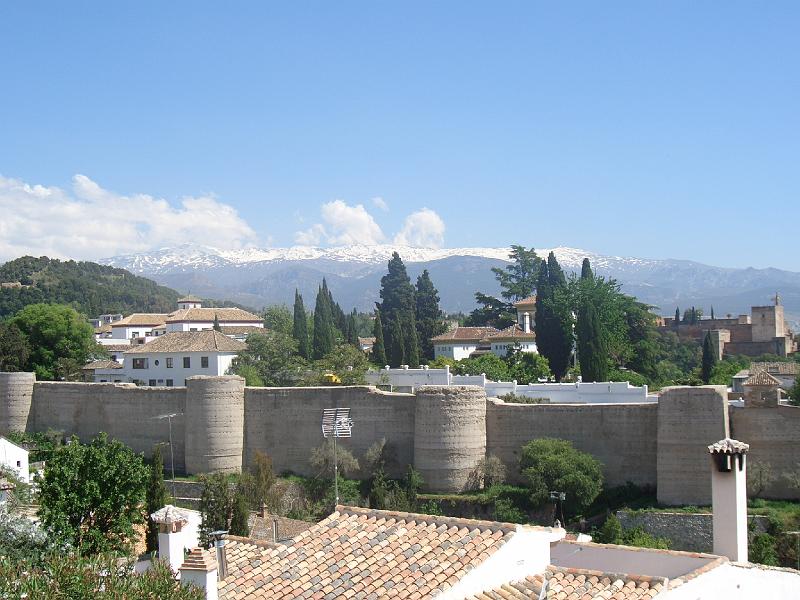 CIMG0064.JPG - Granada/Albaicín: Blick vom Mirador de San Cristobal auf Teile der Befestigungsanlage