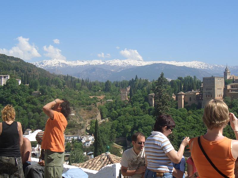 CIMG0070.JPG - Granada/Albaicín: Blick zur Sierra Nevada (Nordseite) und Alhambra