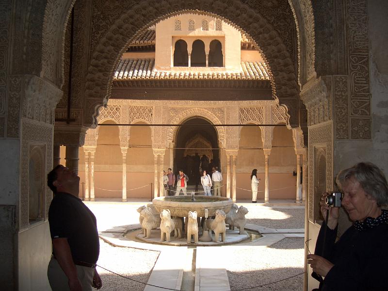 CIMG0093.JPG - Granada/Alhambra: Blick aus dem Saal der Abencerrajes im Königspalast über den Löwenhof zum Saal der zwei Schwestern