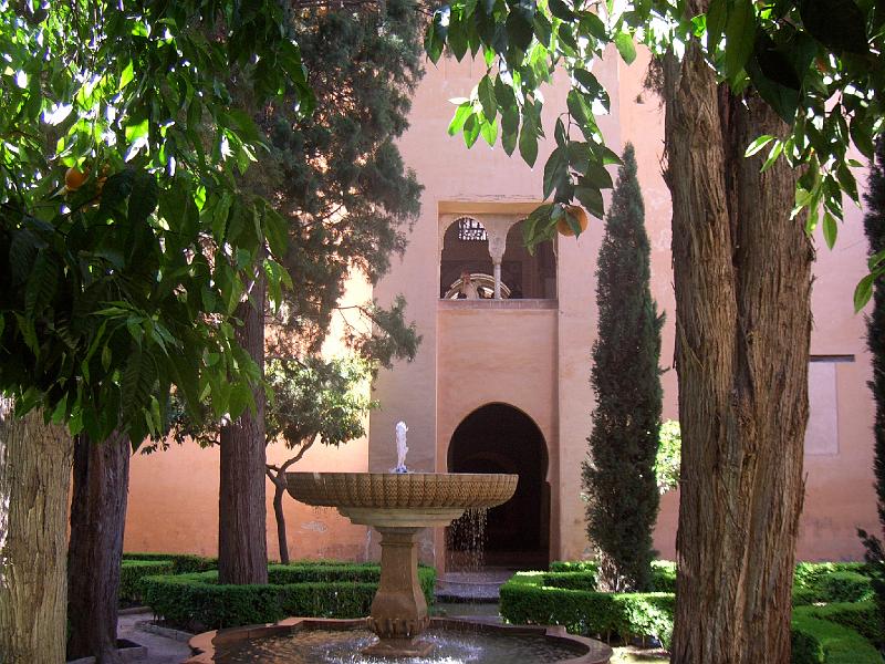 CIMG0102.JPG - Granada/Alhambra: Lindaraja-Gärten im Königspalast