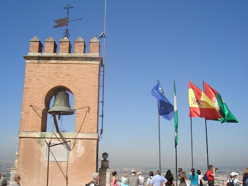 CIMG0107.JPG - Granada/Alhambra: Blick vom Torre de la Vela in der Alcazaba auf den Torre de los Hidalgos