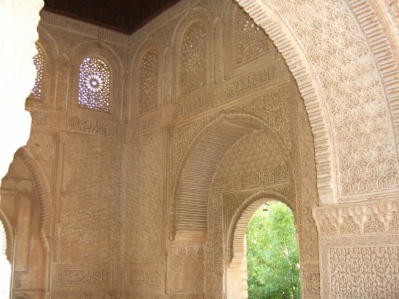 CIMG0130.JPG - Granada/Alhambra: filigrane Verzierungen im Patio de la Sultana (Hof der Sultanin) im Generalife