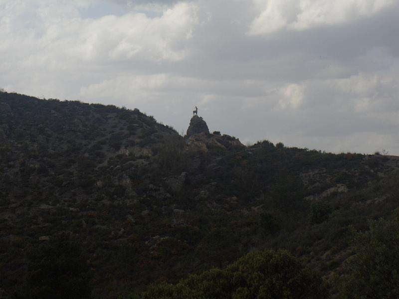 CIMG0139.JPG - Steinbock am Horizont bei dieser Wanderung im Norden der Sierra Navada