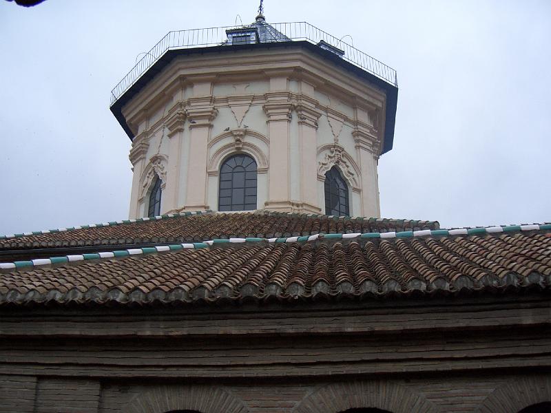 CIMG0146.JPG - Granada: Blick aus unserem Hotelfenster auf die Kuppel der Basilika de Nuestra Senora de las Angustias