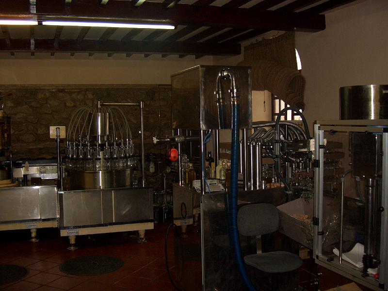 CIMG0161.JPG - Baena/Olivenmühle: Abfüllanlage für die Ölflaschen