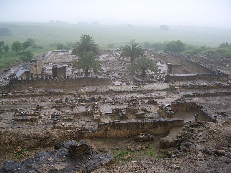 CIMG0182.JPG - Ausgrabungsstätte Madinat al-Zahra bei Cordoba: wenn das Wetter nicht wäre, könnte man viel mehr anschauen...