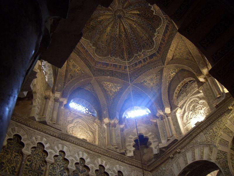 CIMG0200.JPG - Cordoba/Mezquita Catedral: Decke der Gebetsnische der Moschee (Mihrab)