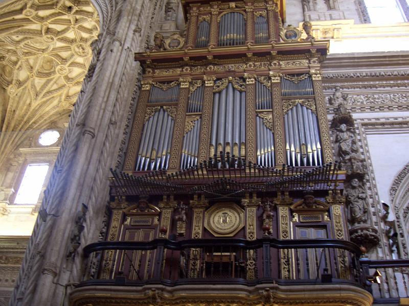 CIMG0207.JPG - Cordoba/Mezquita Catedral: eine der 4 Orgeln (2 davon mit spanischen Trompeten, wie diese)