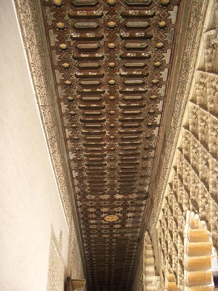 CIMG0231.JPG - Sevilla/Königspalast (Real Alcázar): auch die Decken sind kunstvoll gestaltet