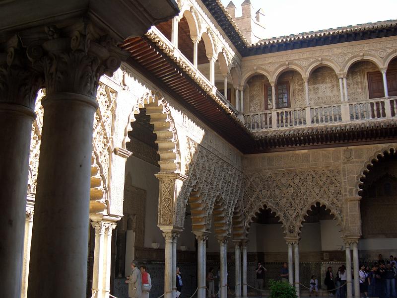 CIMG0232.JPG - Sevilla/Königspalast (Real Alcázar): auch in der oberen Etage wurde nicht mit Kunst gespart