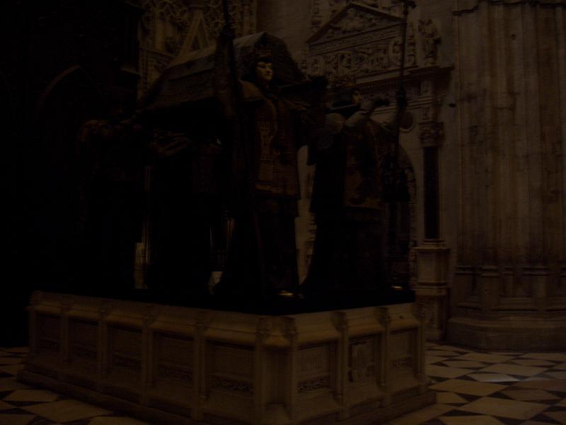 CIMG0249.JPG - Sevilla/Kathedrale: eines der angeblichen Gräber von Christoph Columbus