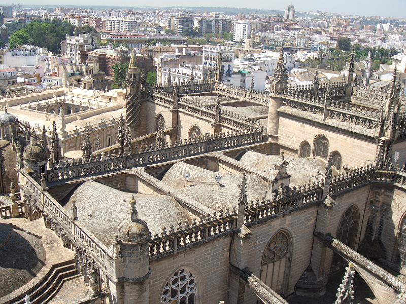 CIMG0252.JPG - Sevilla/Giralda: Blick vom 96 Meter hohen Turm auf die Kathedrale3