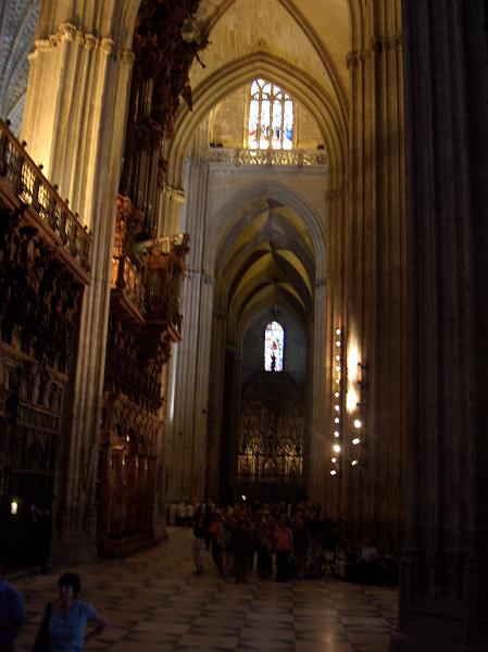 CIMG0255.JPG - Sevilla/Kathedrale: ein Längsblick durch die Kathedrale