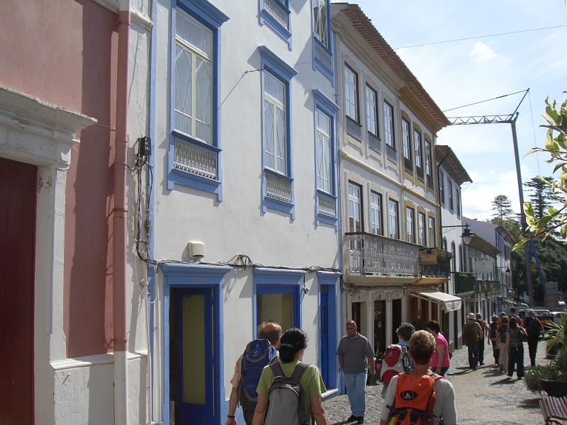 CIMG3199.JPG - Angra do Heroismo: Blick auf einige nach dem Erdbeben wiederhergestellte Haeuser.