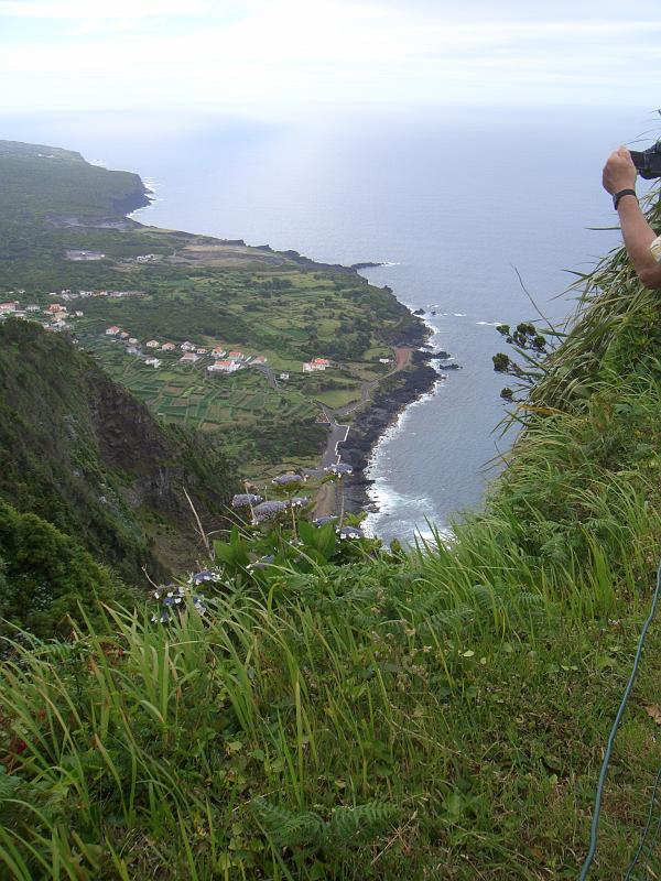 CIMG3359.JPG - Aussichtspunkt bei Praia do Norte: Blick zur Kueste.