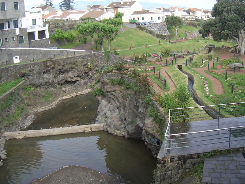 CIMG3439.JPG - Ribeira Grande: Parkanlage am Fluss.