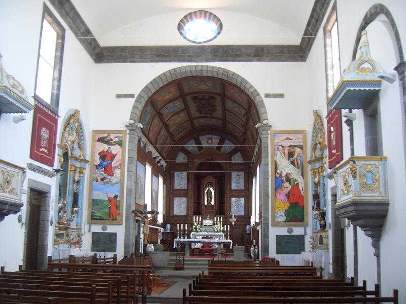 CIMG3300.JPG - Horta/Kirche de Nossa Senhora do Carmo: Blick zum Altar.
