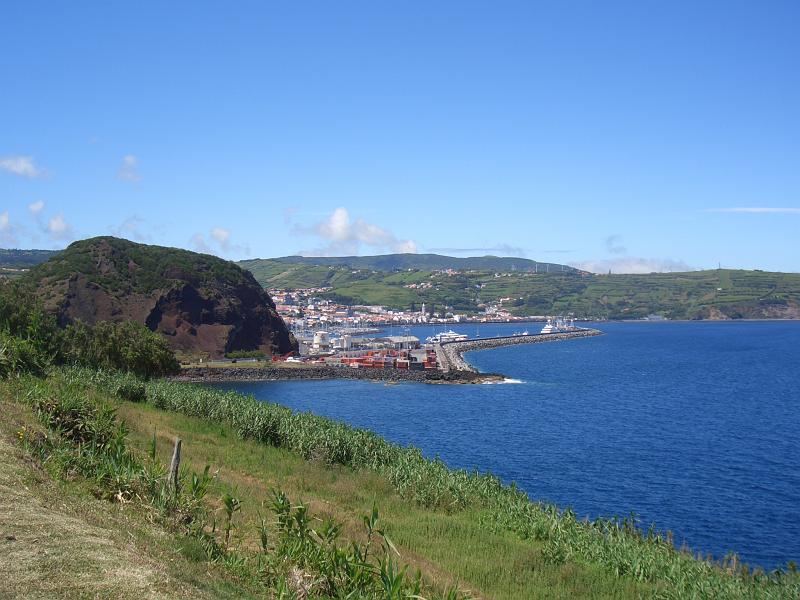 CIMG3307.JPG - Aufstieg zum Monte Guia: Blick zurueck nach Horta.