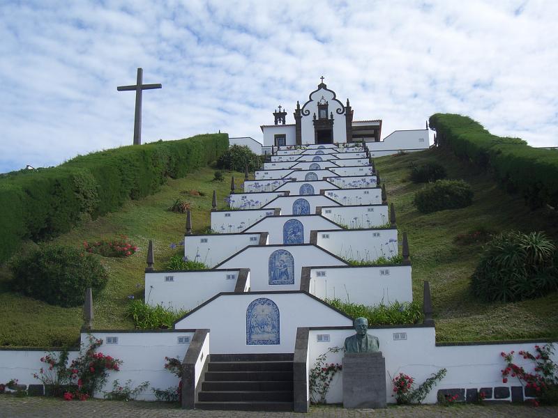 CIMG3484.JPG - Villa Franca do Campo: Aufgang zur Ermida da Nossa Senhora da Paz.