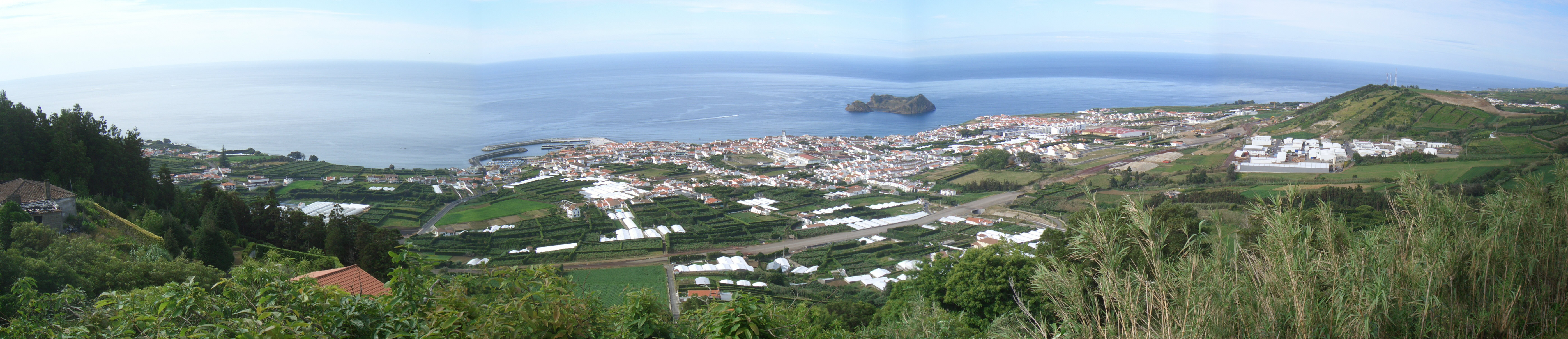 CIMG3485bis3488.JPG - Villa Franca do Campo/Ermida da Nossa Senhora da Paz: Blick zum Meer (Panorama).