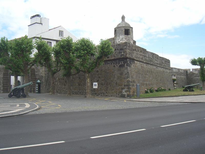 CIMG3501.JPG - Ponta Delgada: Blick zum Fort (heute portugiesische Armee).