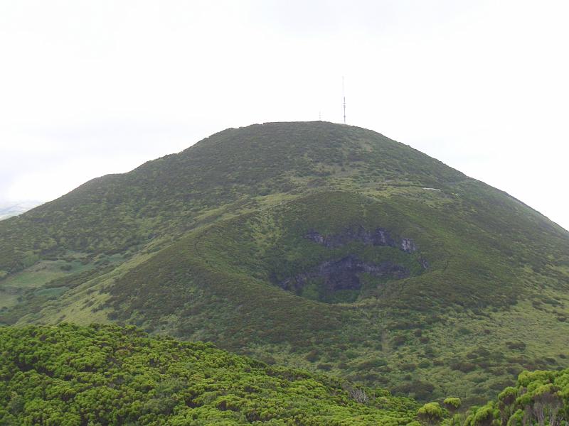 CIMG3319.JPG - Cabeco do Canto: Blick zum Cabeco do Fonte mit Seitenkrater.