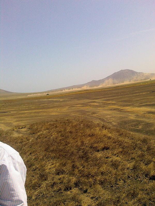 Foto-0015.jpg - Terra Boa: Wenn jemand durch die Wüste fährt, ist seine Staubfahne weit zu sehen.
