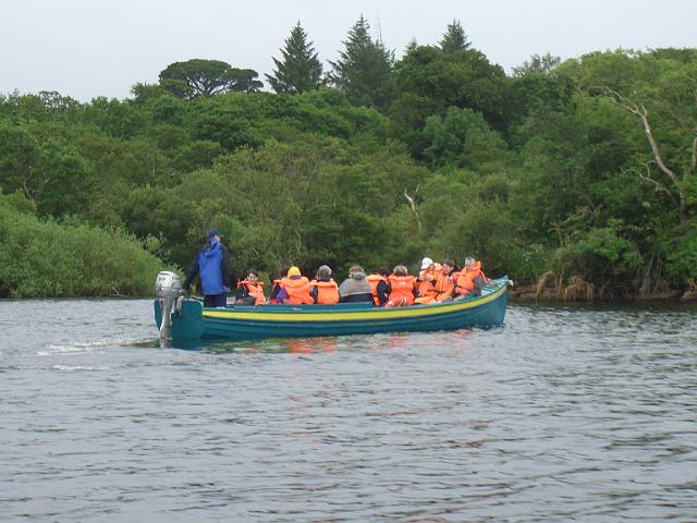 CIMG0548.JPG - Killarney Nationalpark: wir fuhren mit 2 Booten zu je 10 Personen plus je einem Bootsführer