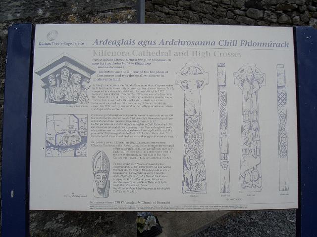 CIMG0608.JPG - Kilfenora: Tafel mit Beschreibung der ehemaligen Kathedrale und des Hochkreuzes