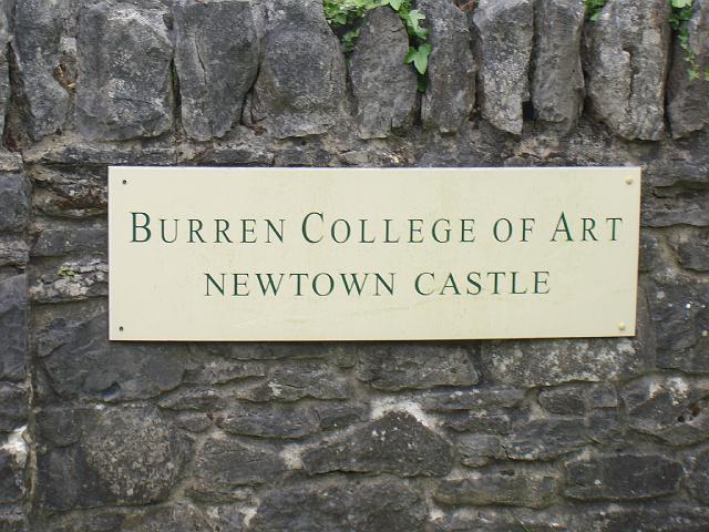 CIMG0624.JPG - Burren/Newtown Castle: Das Castle wird heute wieder als Kunstschule genutzt.