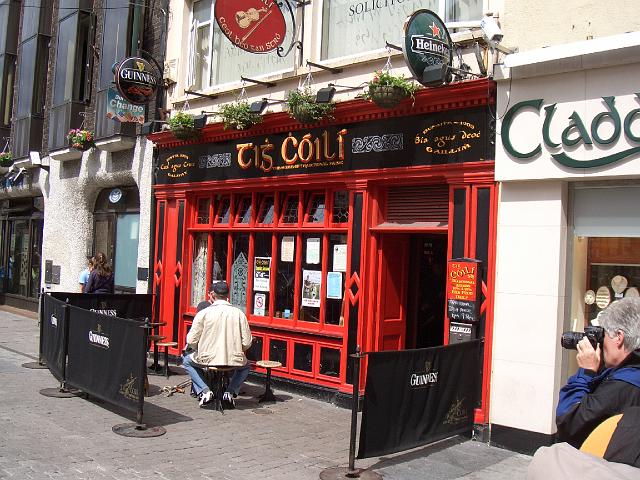 CIMG0637.JPG - Galway: berühmter Pub, in dem jedem Abend Sessions mit Irish Folk stattfinden (wir waren am Abend da!)