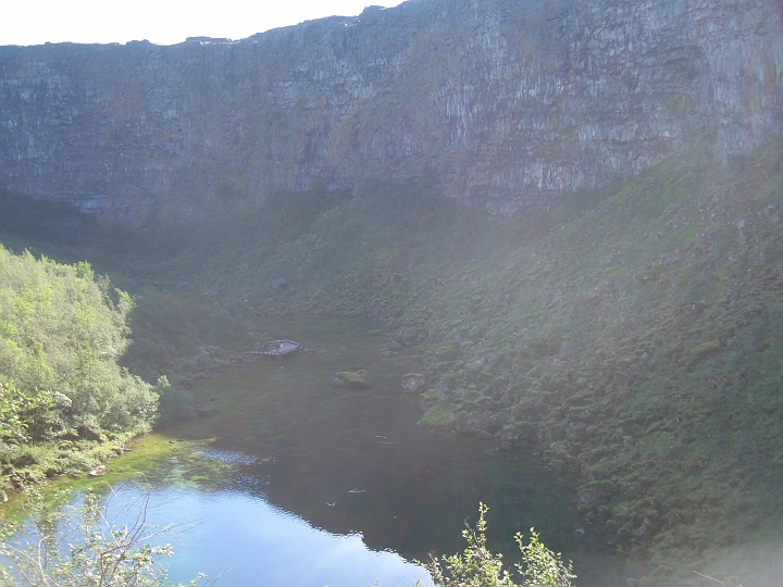 CIMG2497.JPG - Asbyrgi: Hier noch einmal der kleine Bergsee.