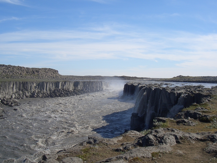 CIMG2518.JPG - Selfoss: Es ist ein ganzes System von Wasserfaellen, um die Wassermassen bewaeltigen zu koennen.