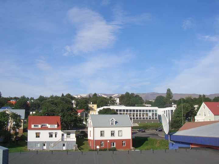CIMG2432.JPG - Akureyri/Hotel Nordurland: Blick aus dem Hotelfenster auf Teile der Stadt.