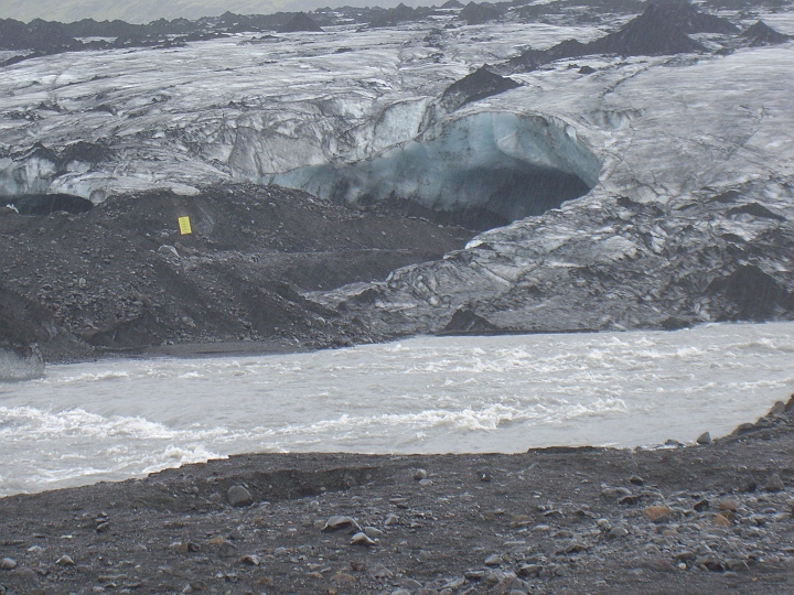 CIMG2759.JPG - Gletscher Solheimajoekull: Blick zu den beiden Gletschertoren (waren 2007 noch nicht da!).
