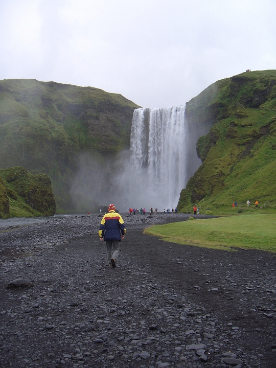 CIMG2776.JPG - Skogafoss: 63 Meter hoher Wasserfall.