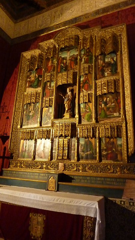 P1000696.JPG - Segovia/Alcazar: Altar