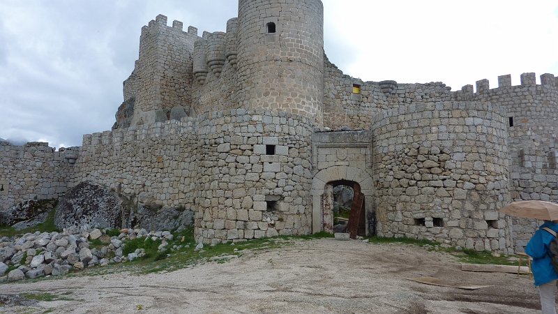 P1000716.JPG - Castillo de Manqueospesa: Eingang zum Kastell.