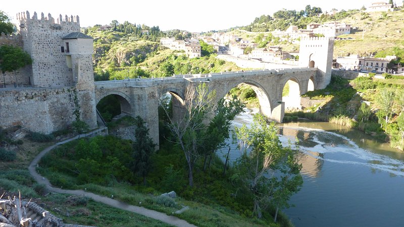 P1000813.JPG - Toledo: Blick zur Puente de San Martin.