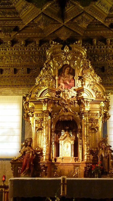 P1000840.JPG - Cuenca/Kathedrale: Altar in einer Seitenkapelle.