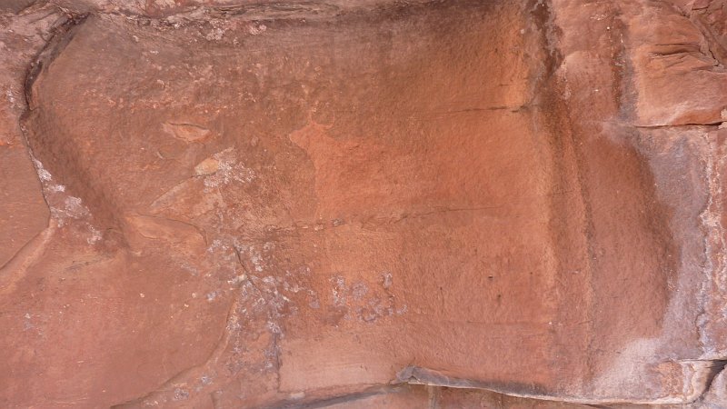 P1000885.JPG - Albarracin: Die Felsritzzeichnungen sind schwer zu erkennen und noch schwerer zu fotografieren...