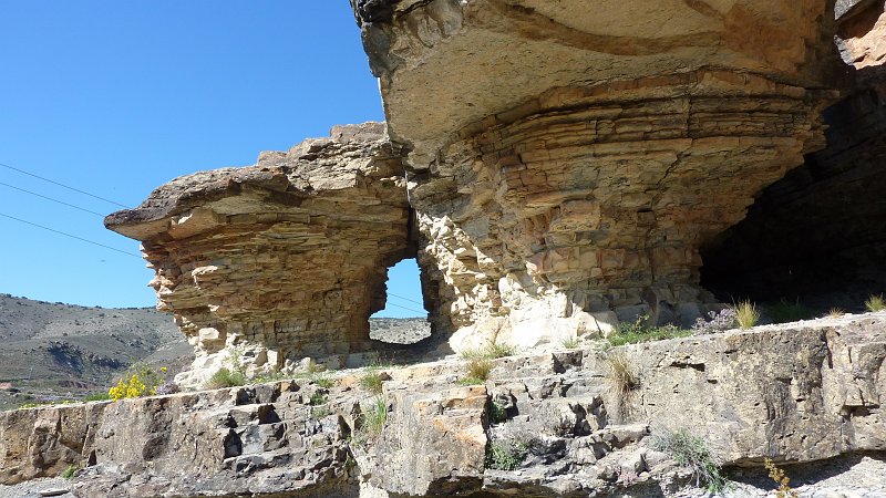 P1000900.JPG - Albarracin: Am Ende des Wanderweges befinden sich diese ausgewaschenen Felsen.