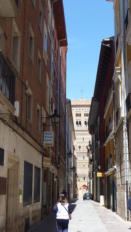 P1000945.JPG - Teruel: Blick zum Torre de San Martin.