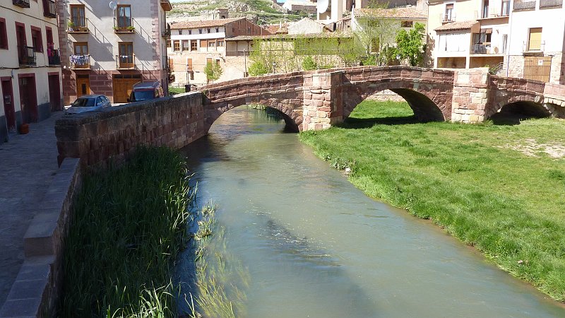P1000955.JPG - Molina de Aragon: Die Brücke in voller Breite.