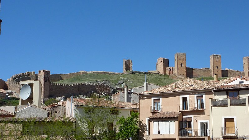 P1000956.JPG - Molina de Aragon: Blick zur alten Befestigungsanlage.