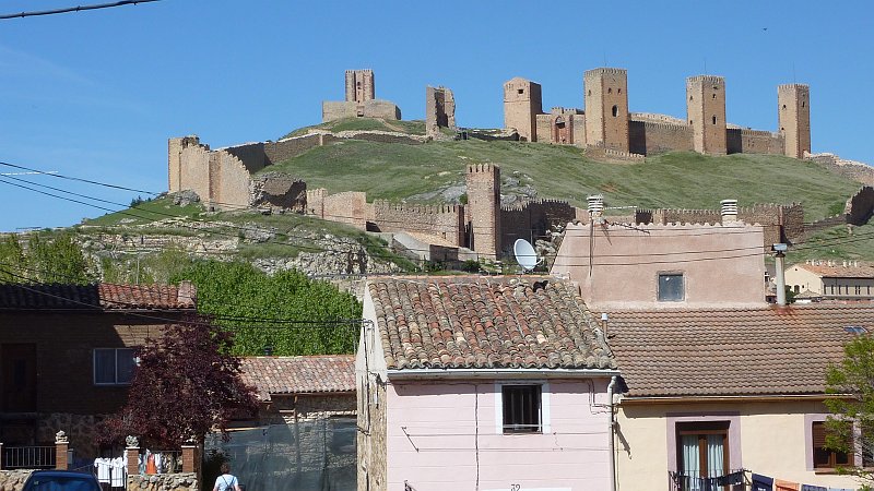 P1000960.JPG - Molina de Aragon: Blick zur alten Befestigungsanlage.