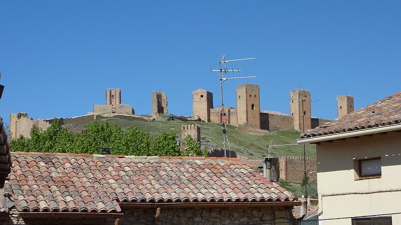 P1000961.JPG - Molina de Aragon: Blick zur alten Befestigungsanlage.