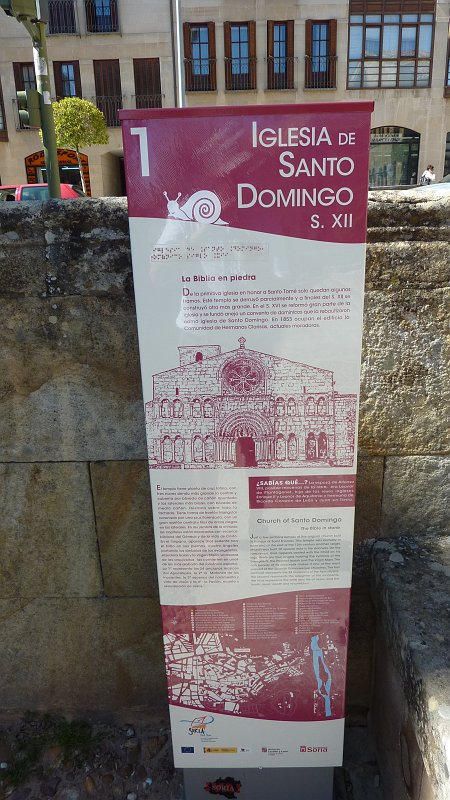 P1000998.JPG - Soria/Kirche Santo Domingo: Schild zur Kirche.